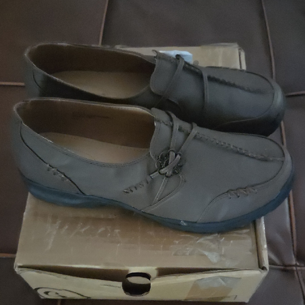 Comfortview Women's Dark Brown Loafers 9.5 NIB